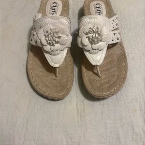 Cliffs by WHITE MOUNTAIN Ivory Floral Thong Sandals